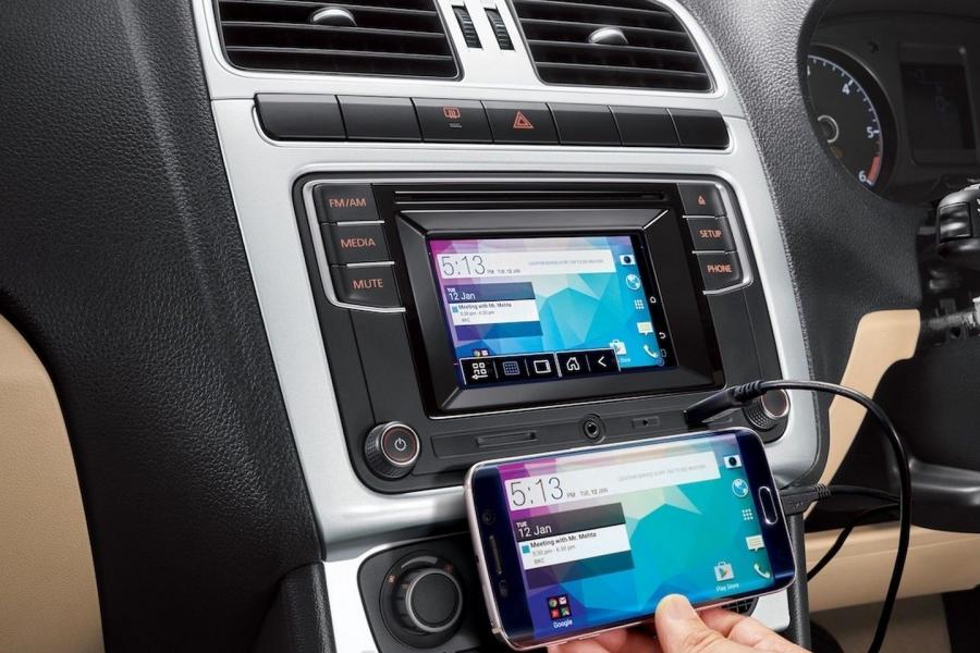 Детали интерьера Volkswagen Ameo 2016 года  (фото 10 из 16)